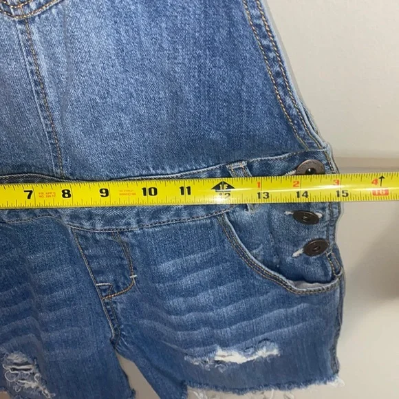🎱Adorable Distressed Jean Overalls! - Picture 4 of 11